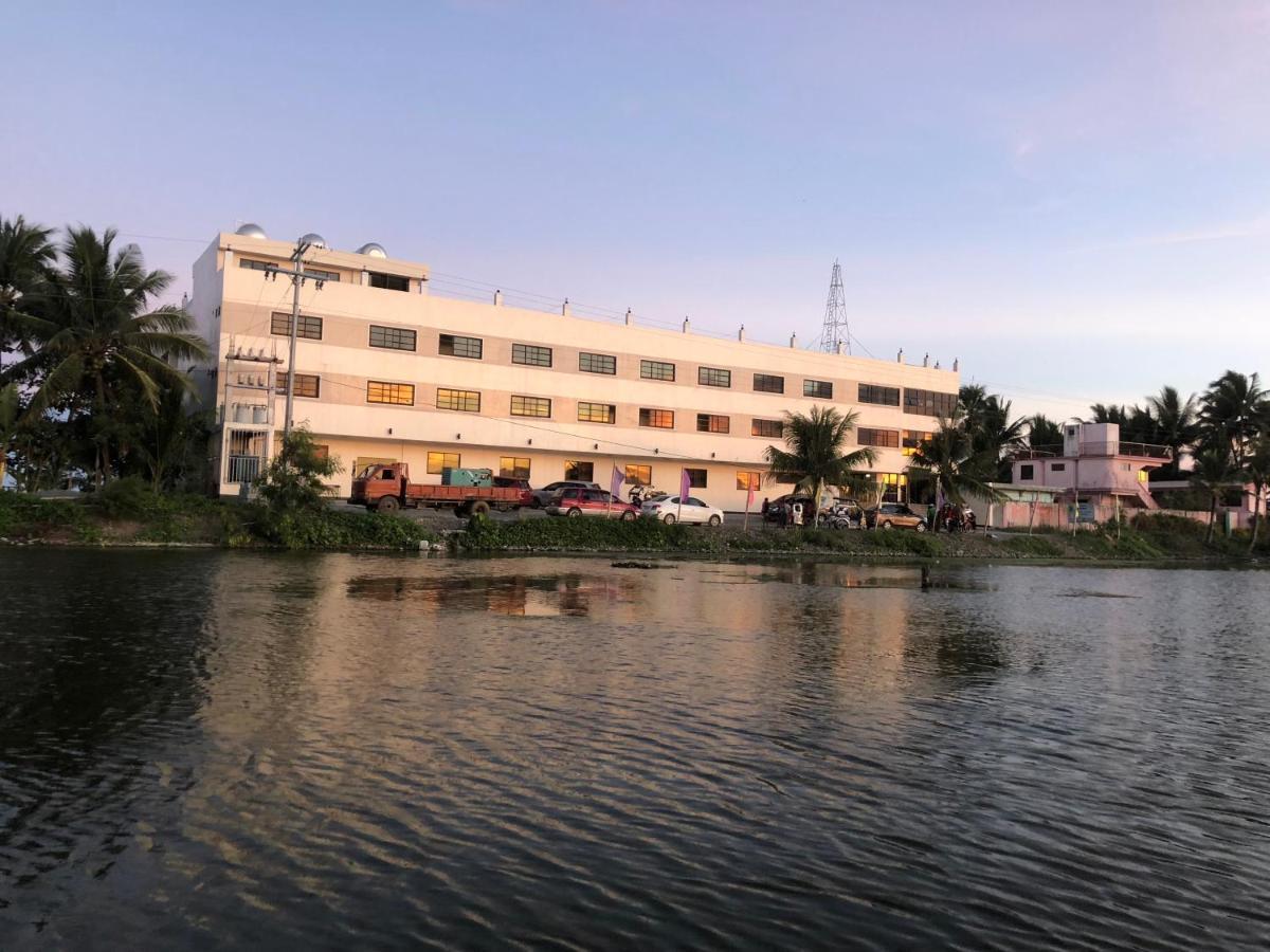 La Primera Grande Beach Resort Roxas  外观 照片